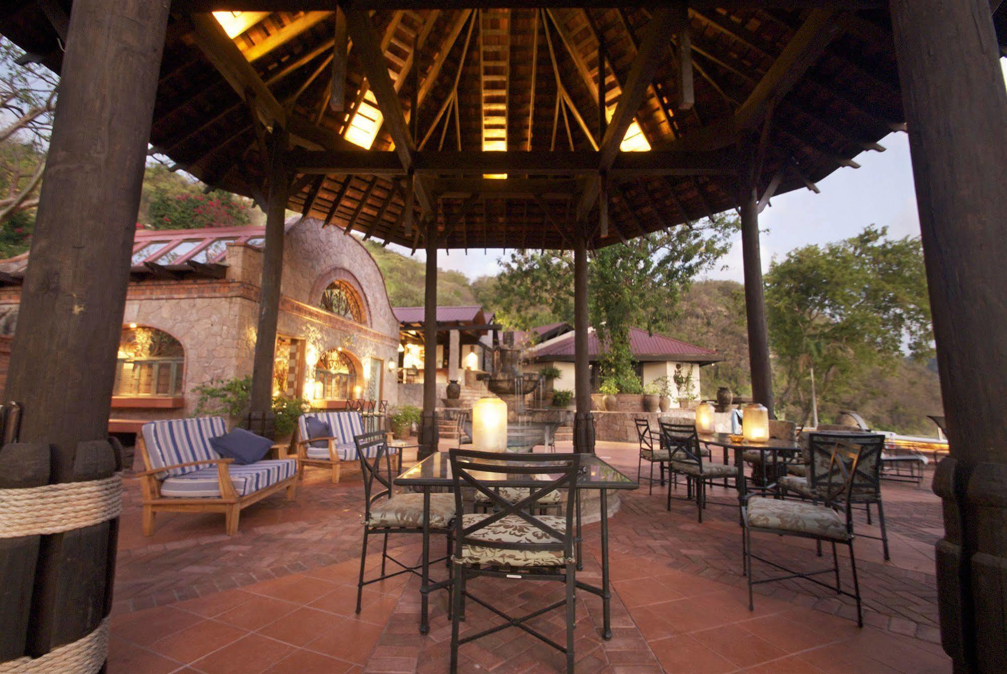 Caille Blanc Bed & Breakfast Mamin