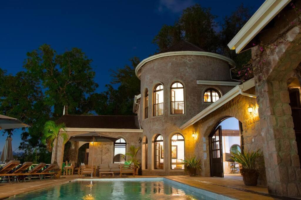 Belle Coco Malgratoute St Lucia * Soufriere