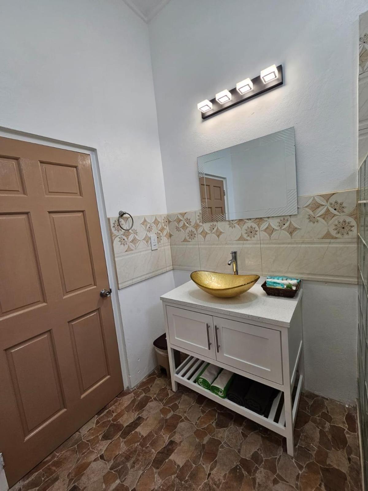 Agape Suites-room 4- 1st Floor Apartment *