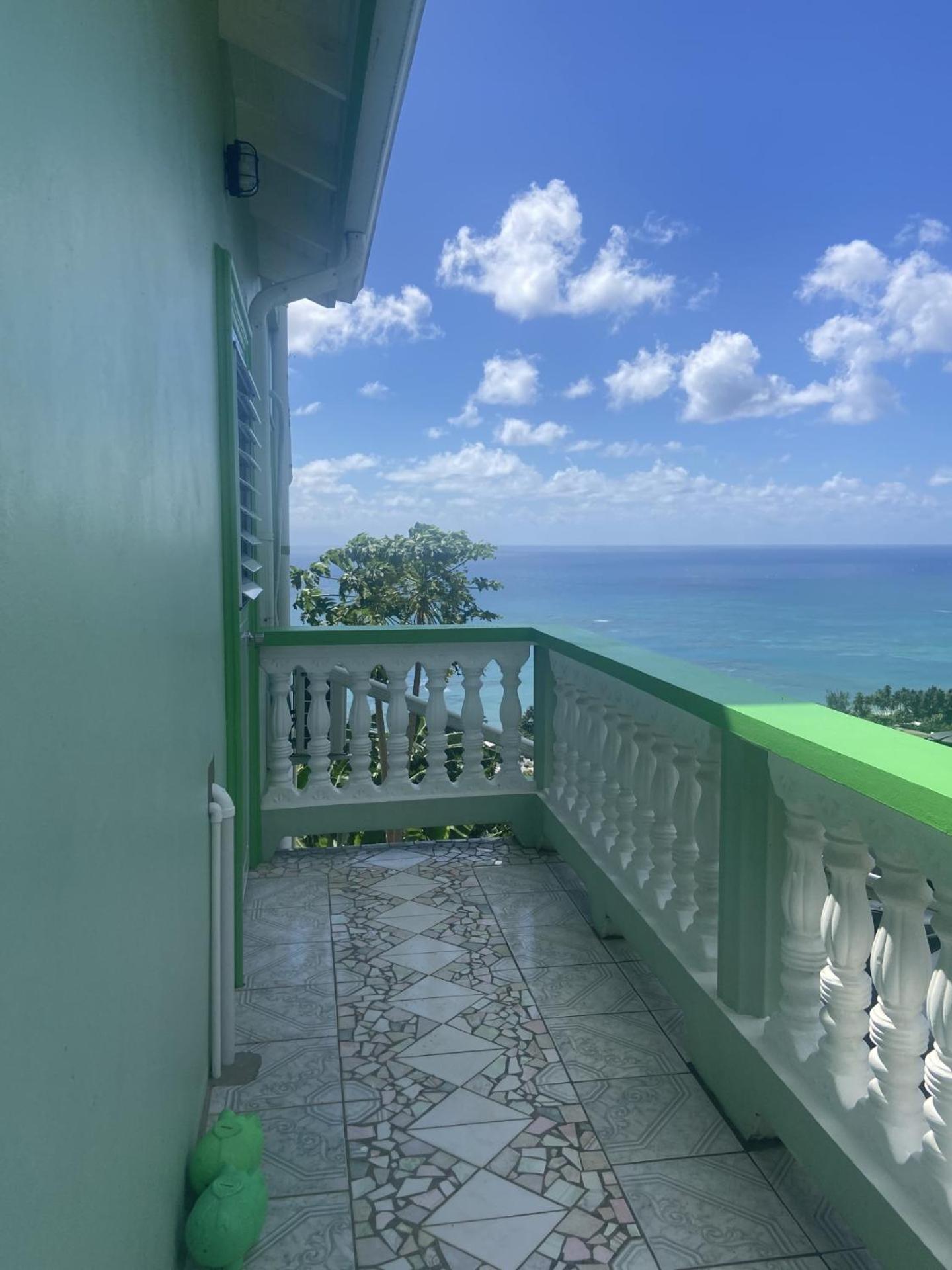 Greenhouse On The Hill, Sea View Apartment Laborie